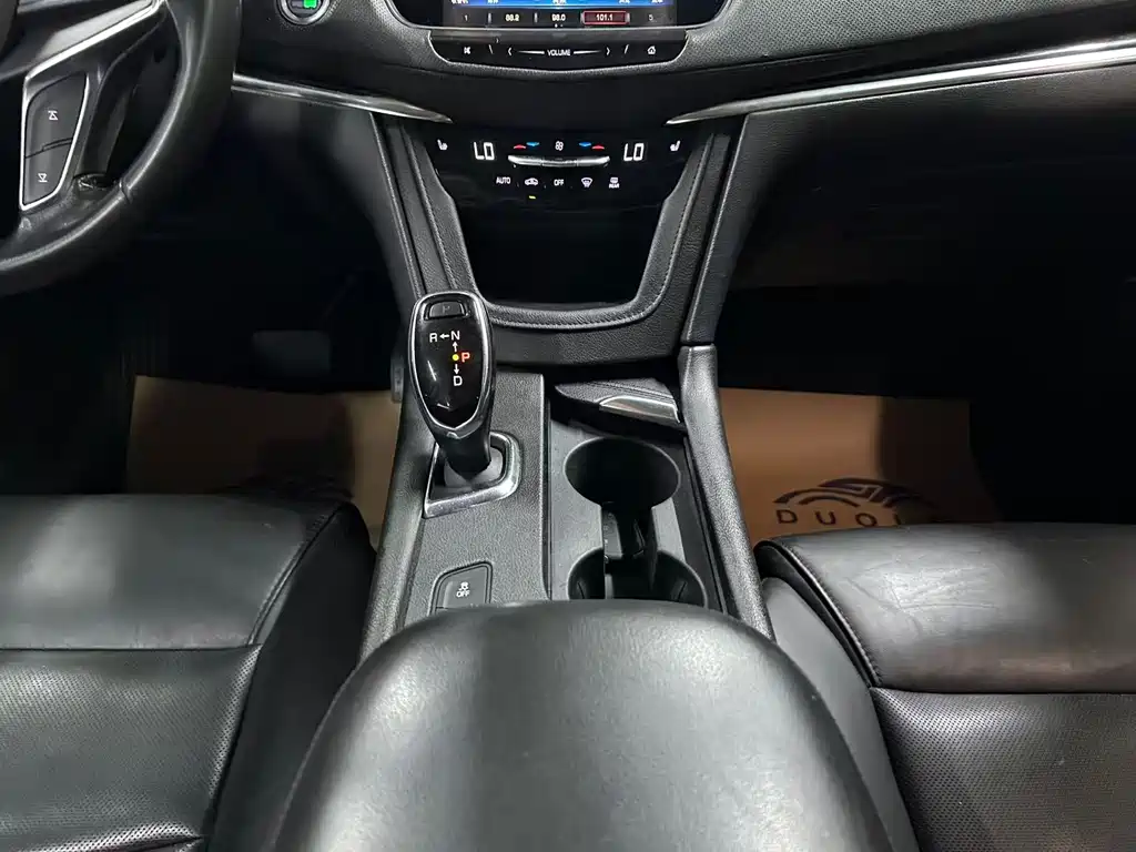 Cadillac XT5 2018 — фото 12