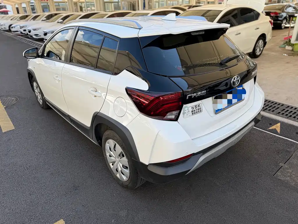 Toyota Yaris L 2023 — фото 11