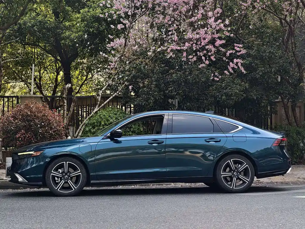 Honda Accord New Energy 2023 — фото 2