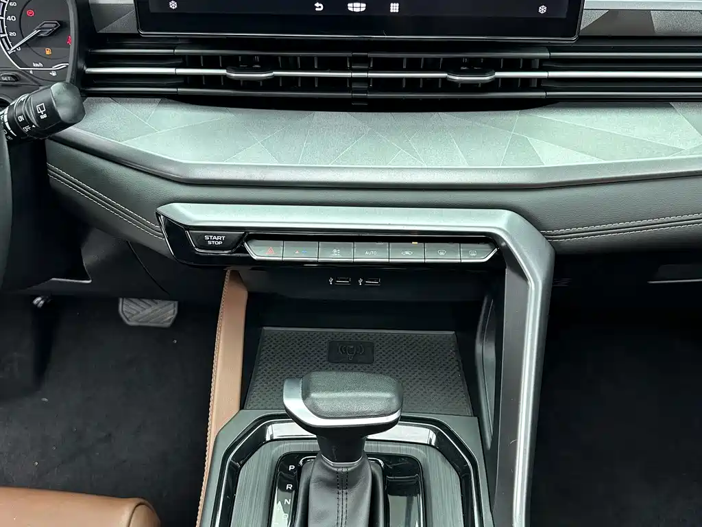 Geely Vision X6 2023 — фото 16