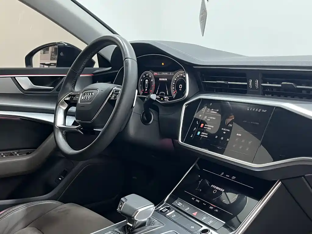 Audi A7L 2024 — фото 18
