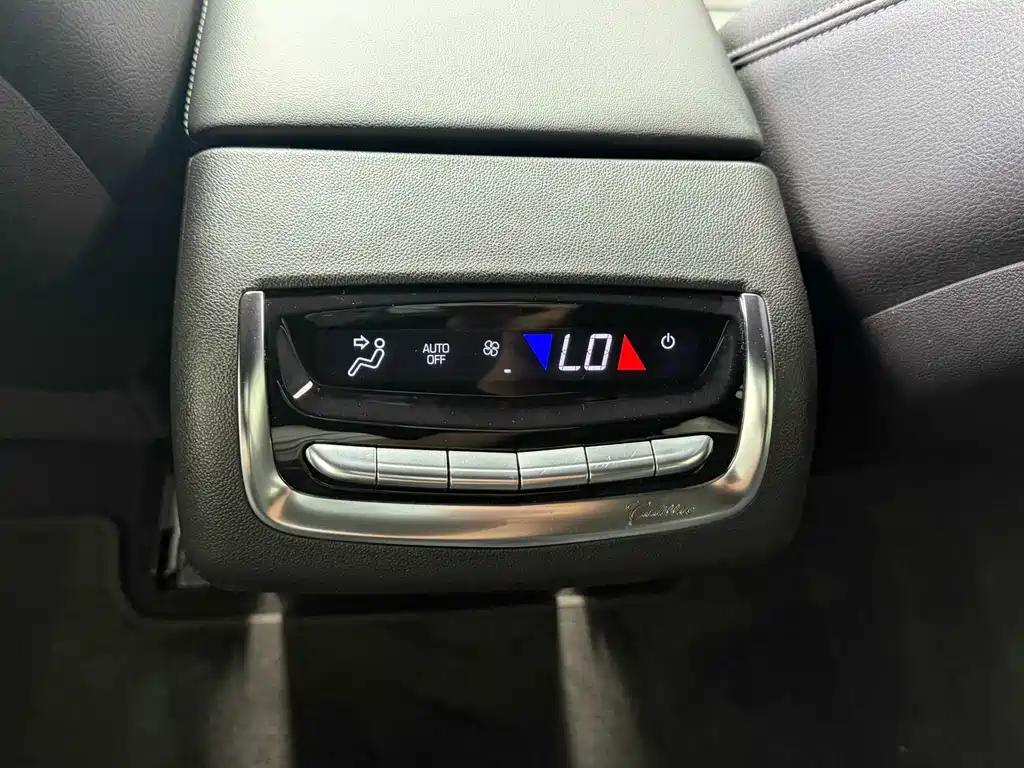Cadillac XT6 2022 — фото 13