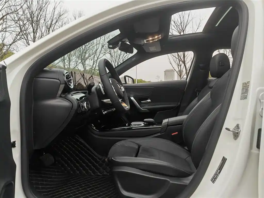 Mercedes-Benz A-Class 2022 — фото 17
