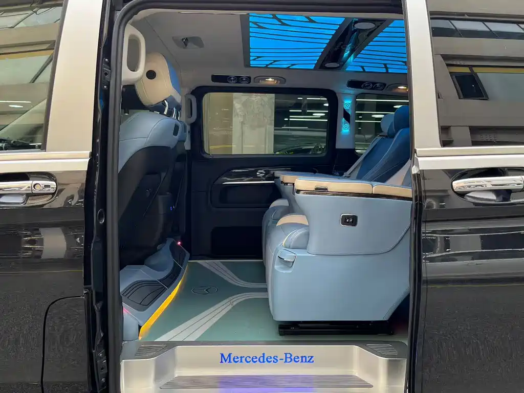 Mercedes-Benz V-Class 2017 — фото 13