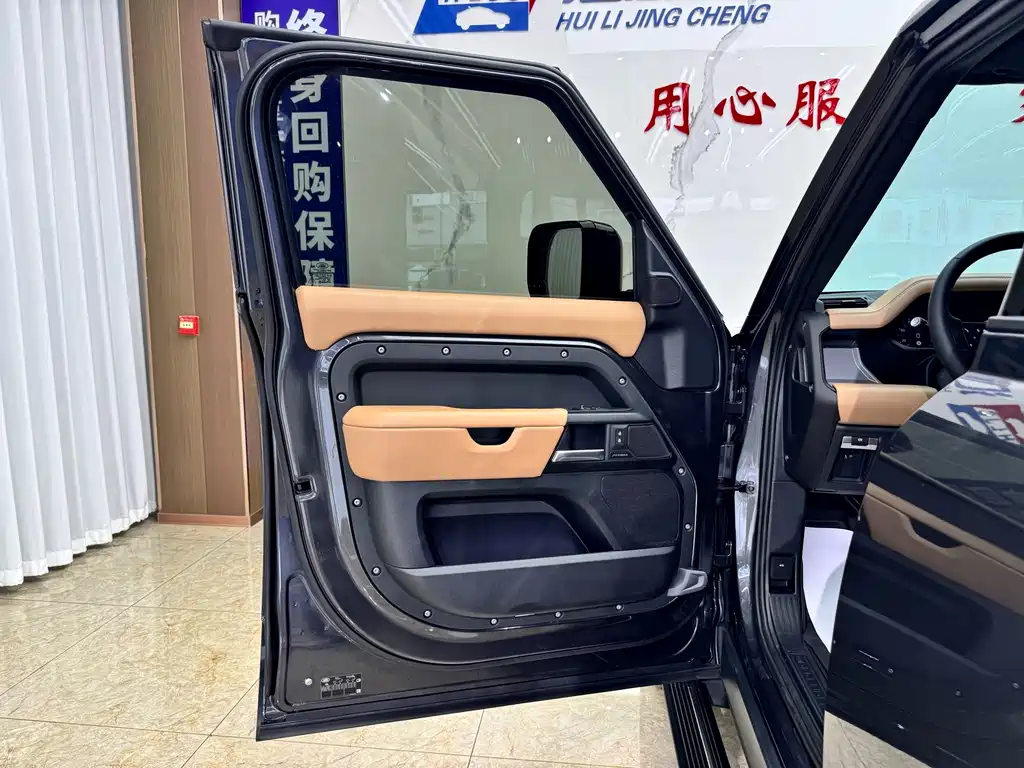 Land Rover Defender 2025 — фото 14