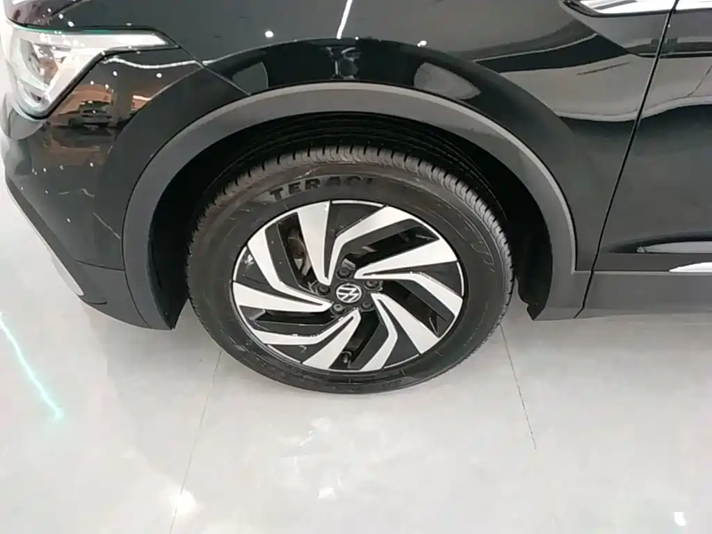 Volkswagen Tiguan L 2023 — фото 23