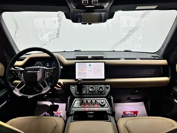 Land Rover Defender 2025