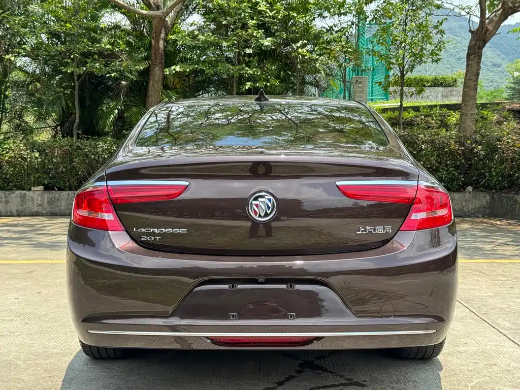 Buick LaCrosse 2017 — фото 17