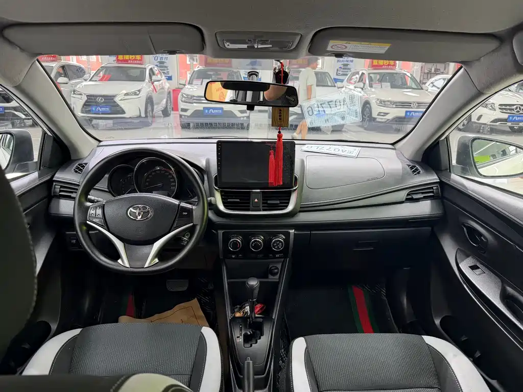 Toyota Yaris L 2023 — фото 18