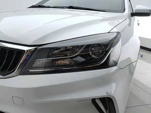 Geely Emgrand 2022