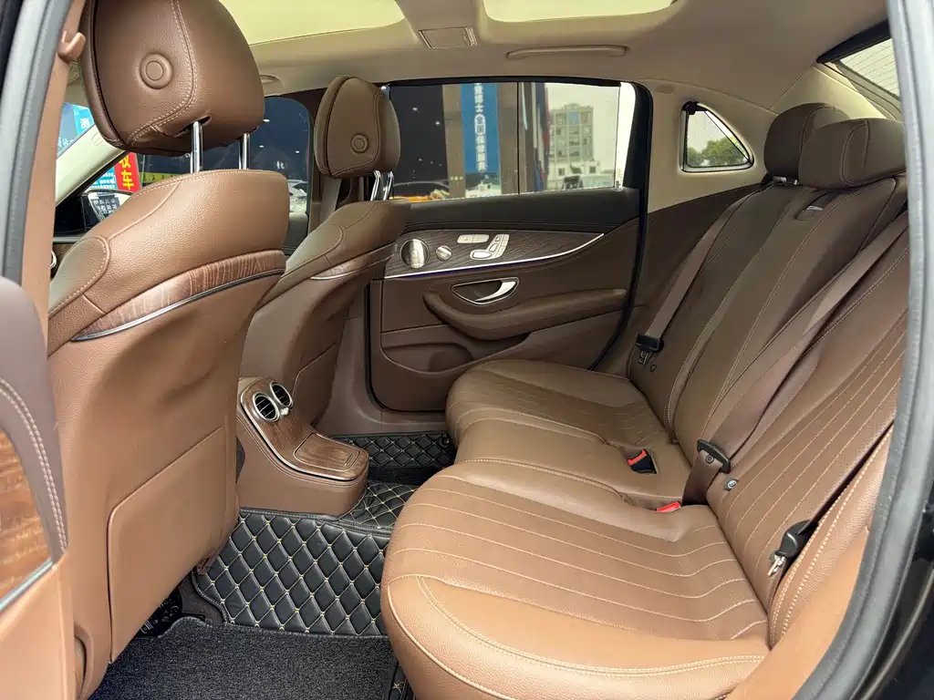 Mercedes-Benz E-Class 2023 — фото 13
