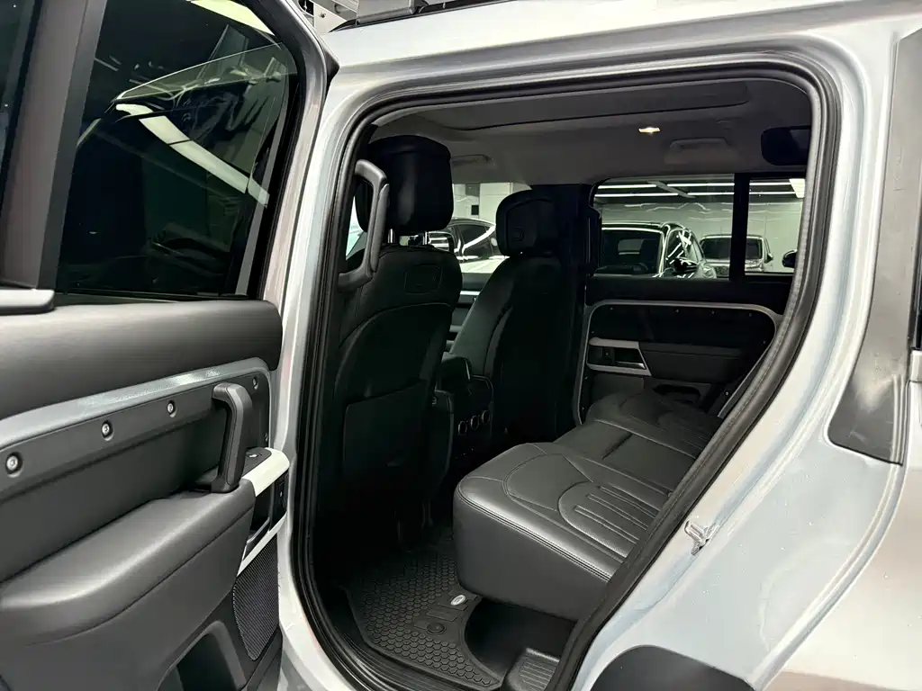 Land Rover Defender 2020 — фото 11