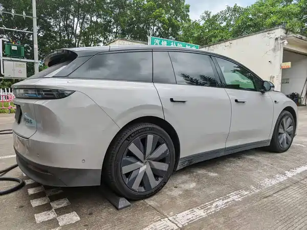 Li Auto i6 2025