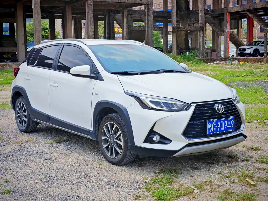 Toyota Yaris L 2022 — фото 3