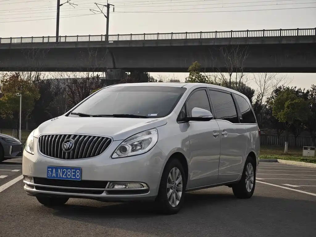 Buick GL8 2015 — фото 1