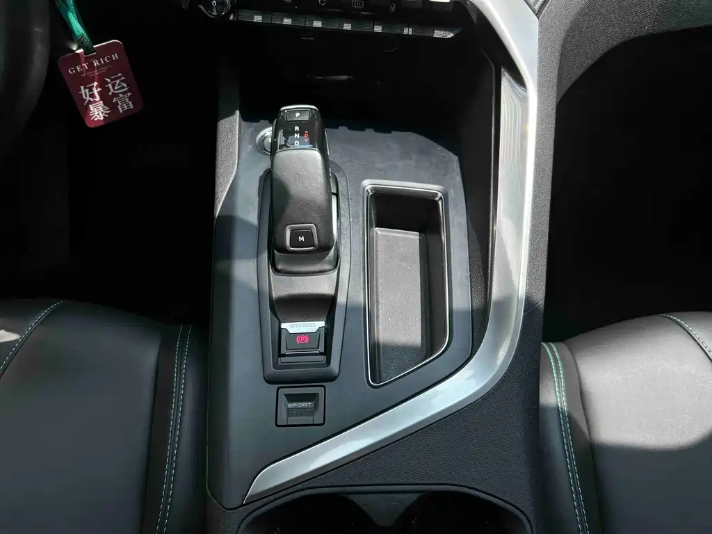 Peugeot 5008 2024 — фото 20