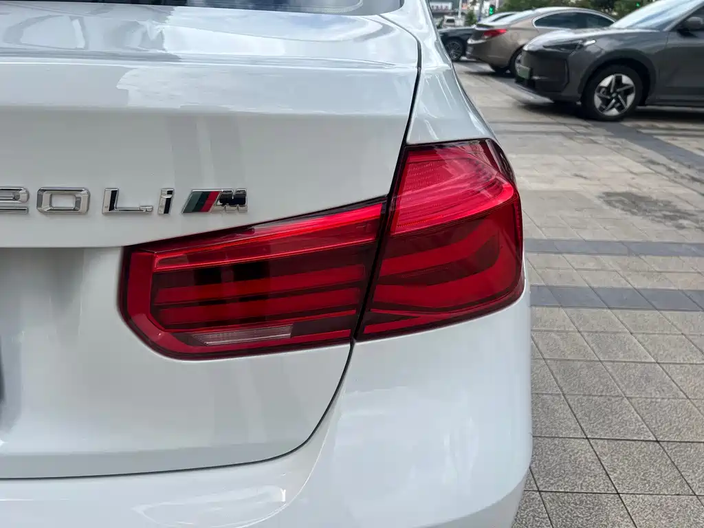 BMW 3 Series 2017 — фото 16