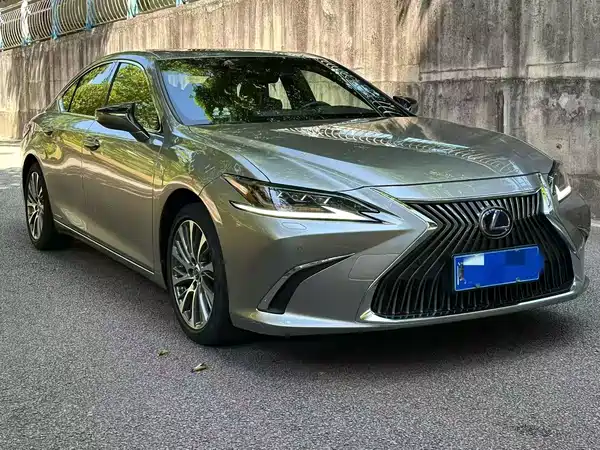 Lexus ES 2021