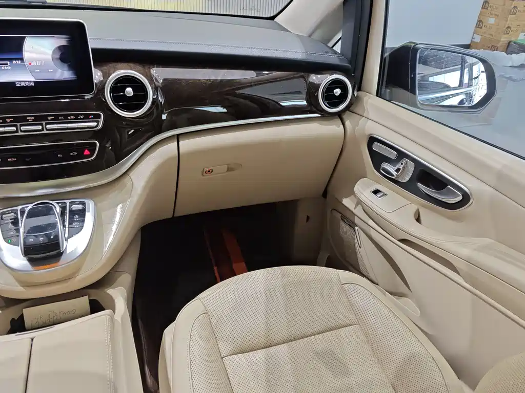 Mercedes-Benz V-Class 2020 — фото 21