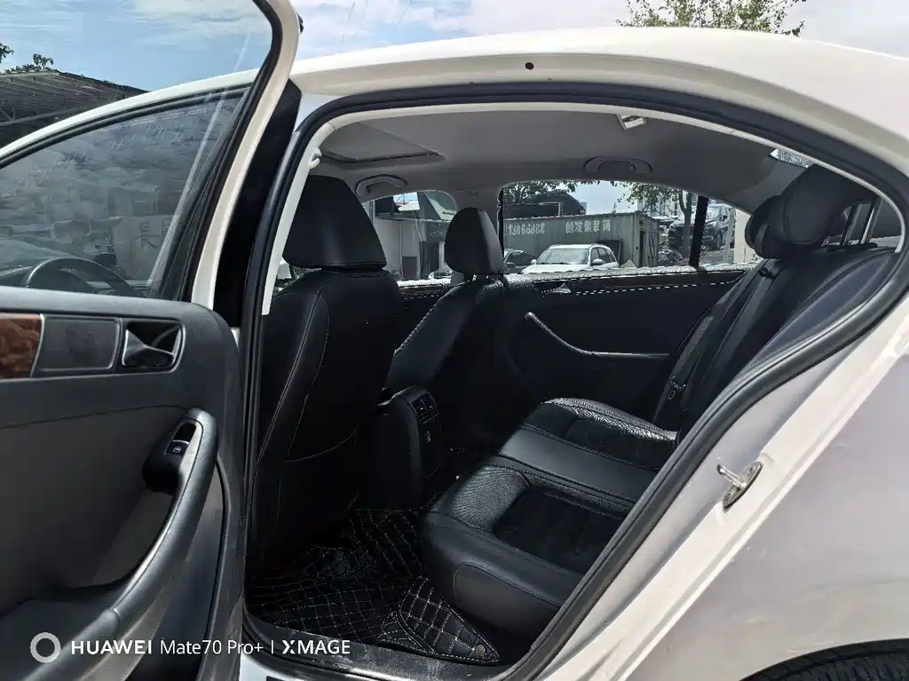 Volkswagen Sagitar 2016