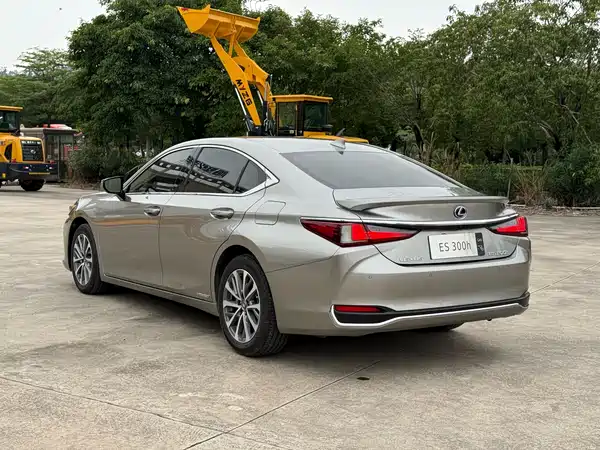 Lexus ES 2022