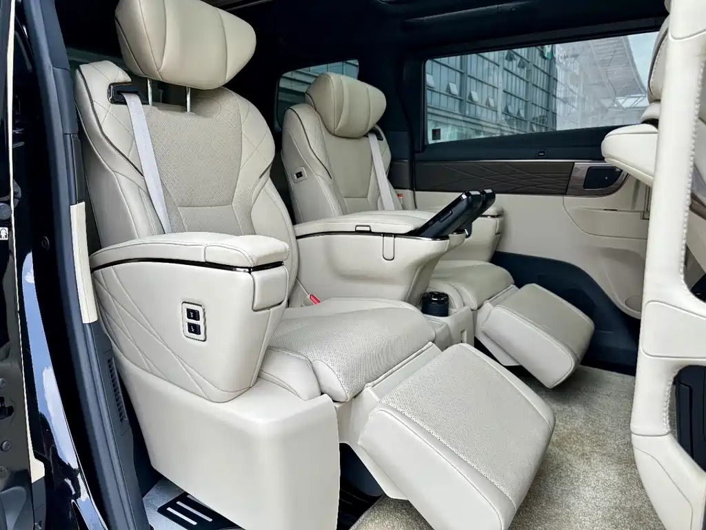 Toyota Alphard 2024 — фото 10