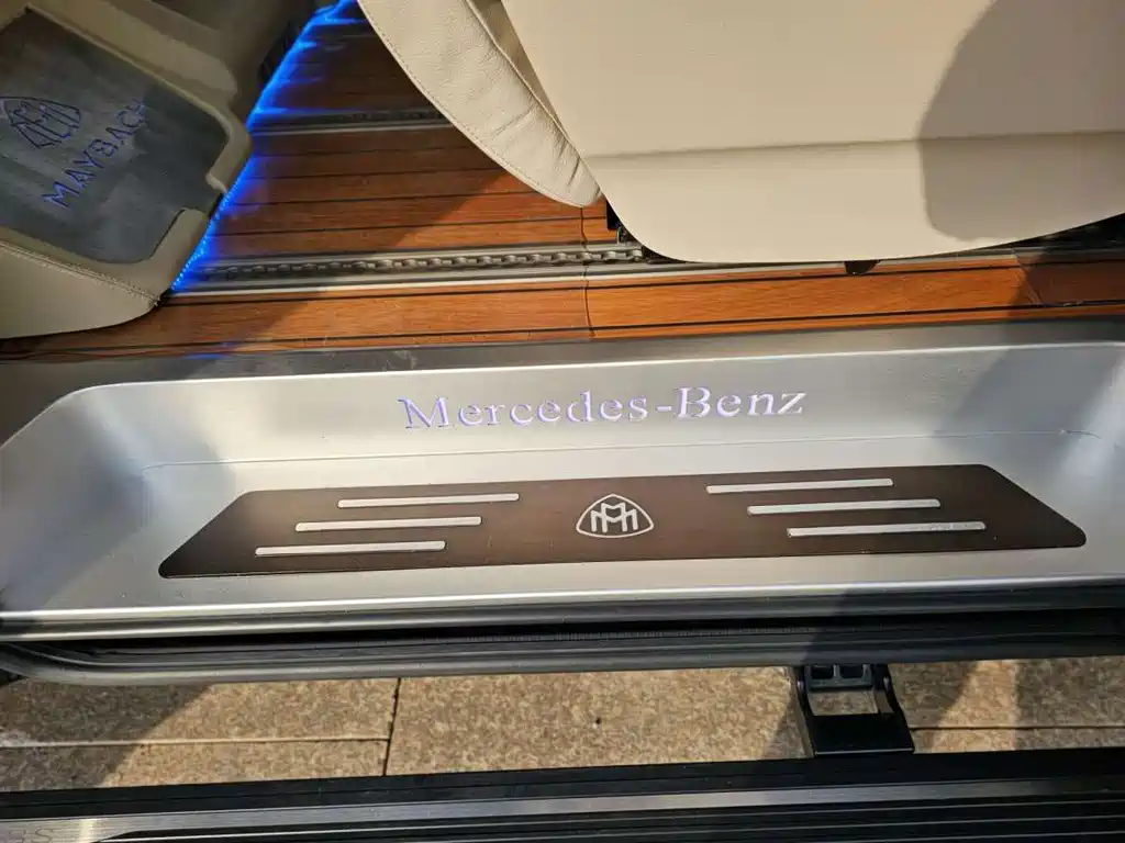 Mercedes-Benz V-Class 2019 — фото 16