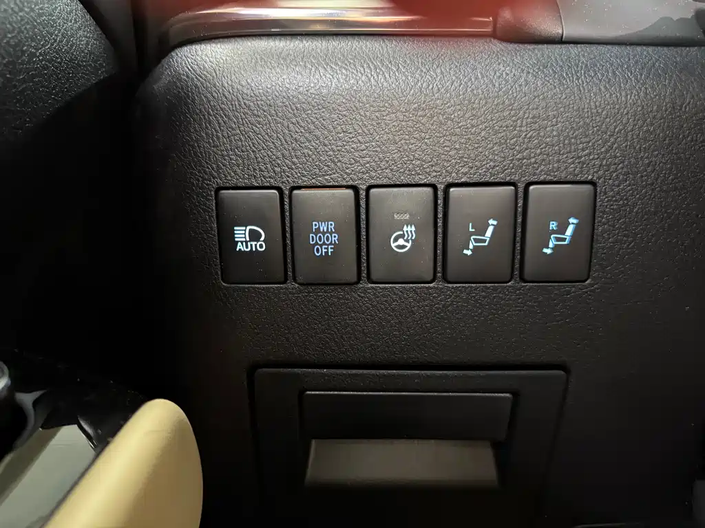 Toyota Alphard 2020 — фото 12
