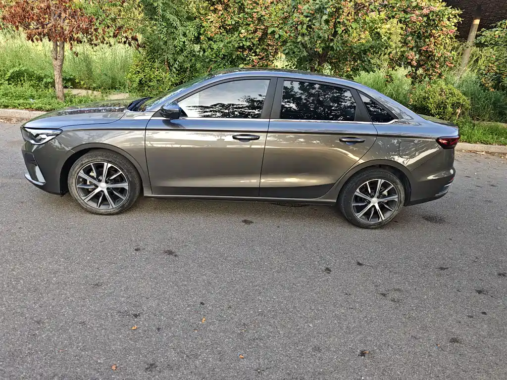 Geely Emgrand 2023