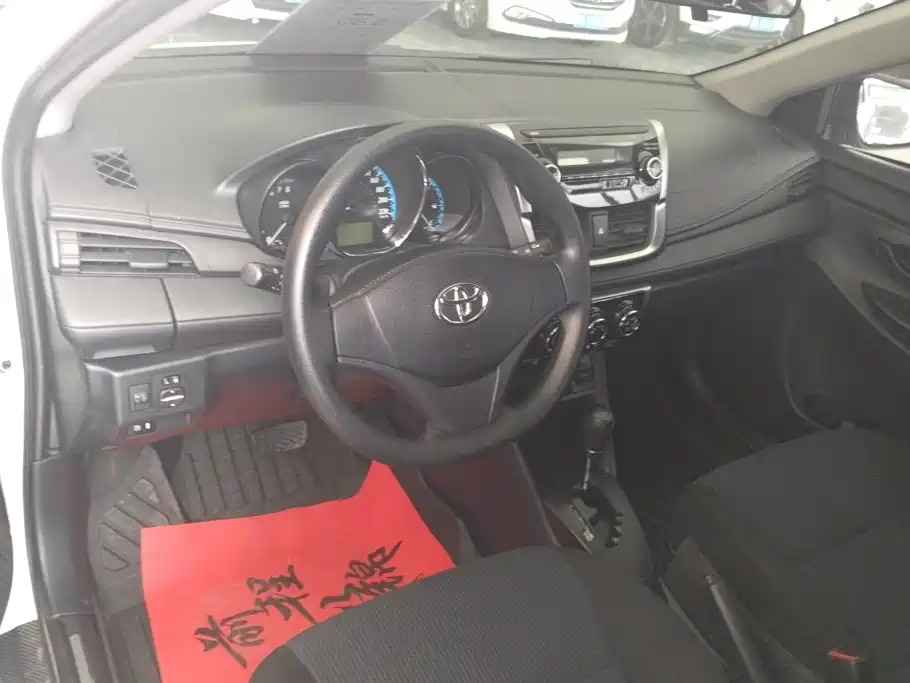 Toyota Yaris L 2019 — фото 12