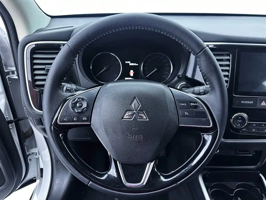 Mitsubishi Outlander 2021 — фото 10
