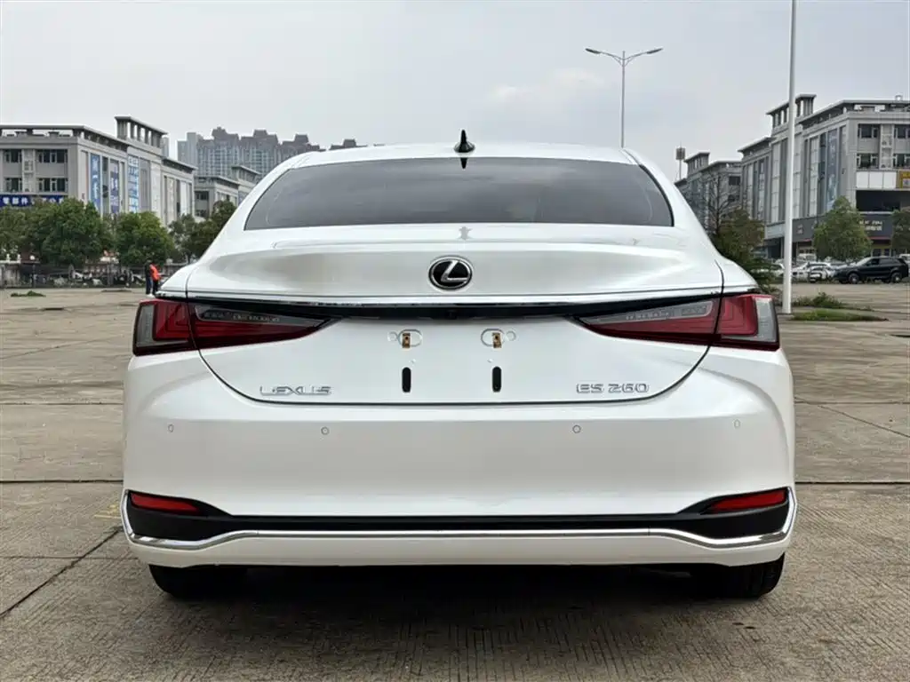 Lexus ES 2020 — фото 23