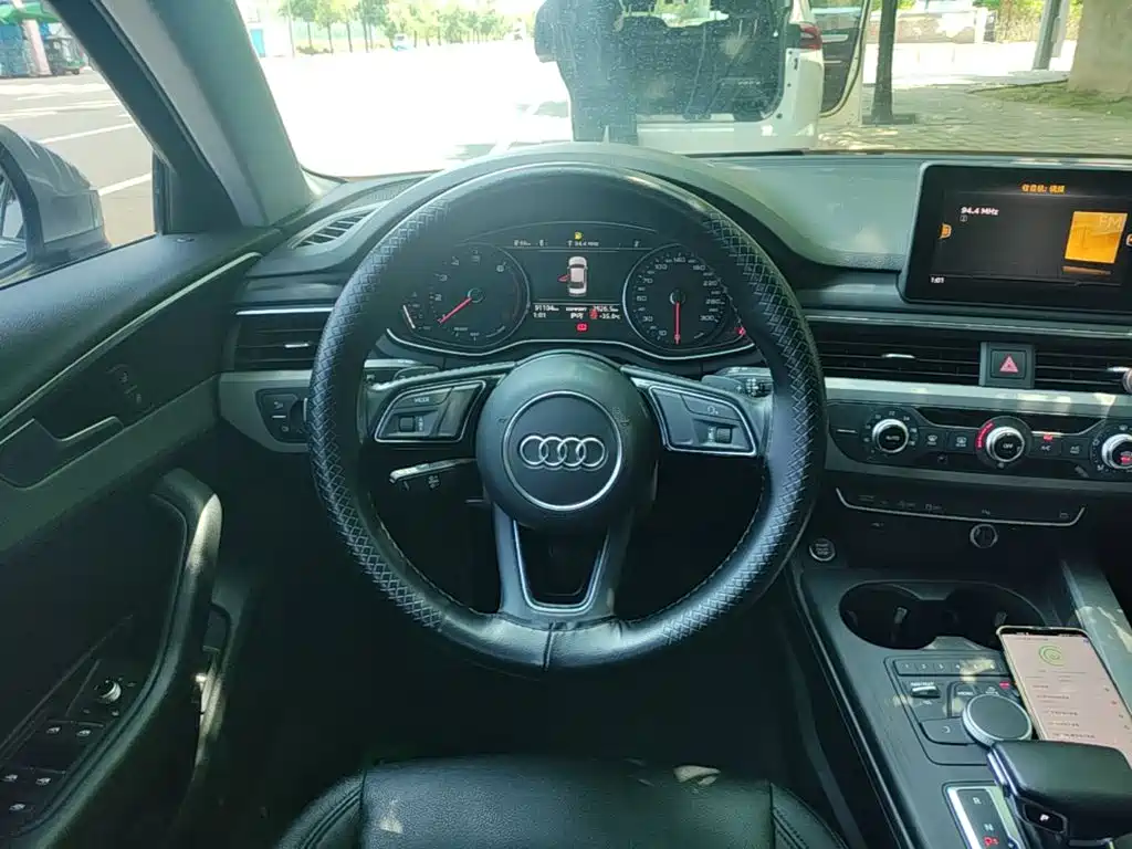 Audi A4L 2019 — фото 11