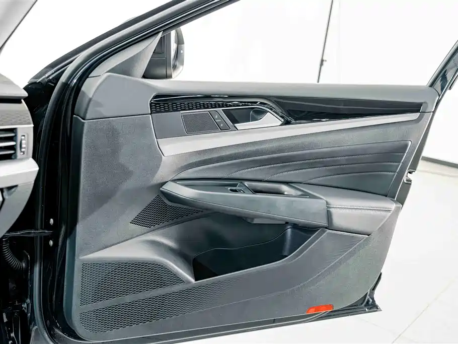 Volkswagen Passat 2023 — фото 15