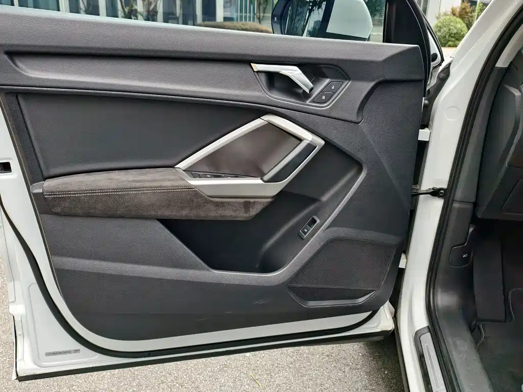 Audi Q3 2019 — фото 19