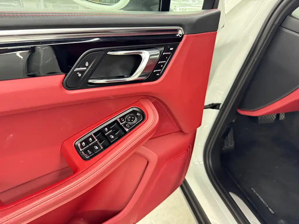 Porsche Macan 2015 — фото 17