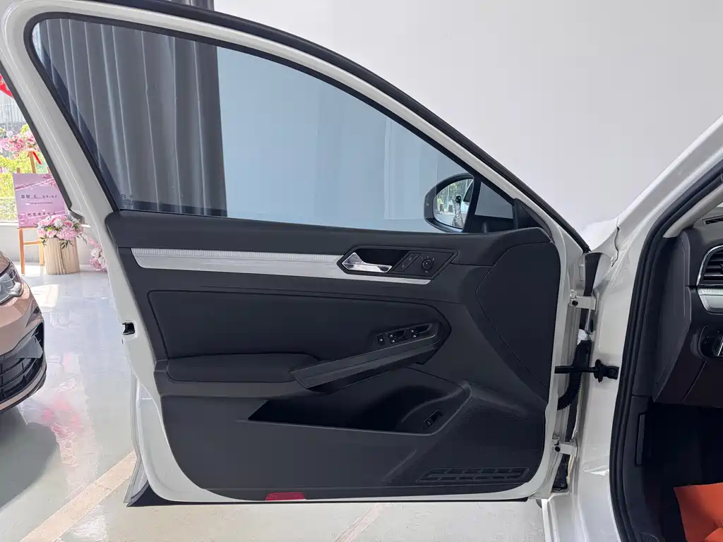 Volkswagen Lamando 2018 — фото 10