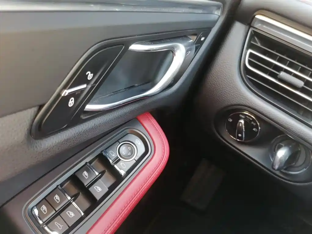 Porsche Macan 2018 — фото 2