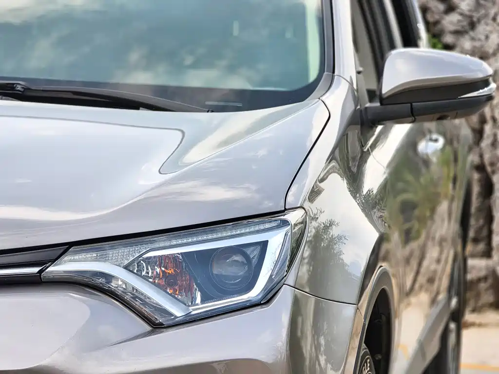 Toyota RAV4 2017 — фото 11