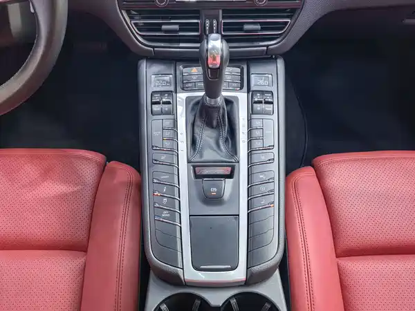 Porsche Macan 2021