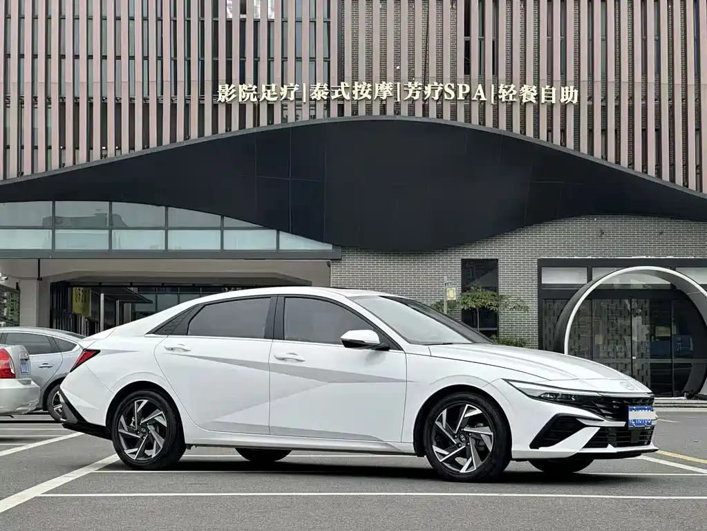 Hyundai Elantra 2024 — фото 3