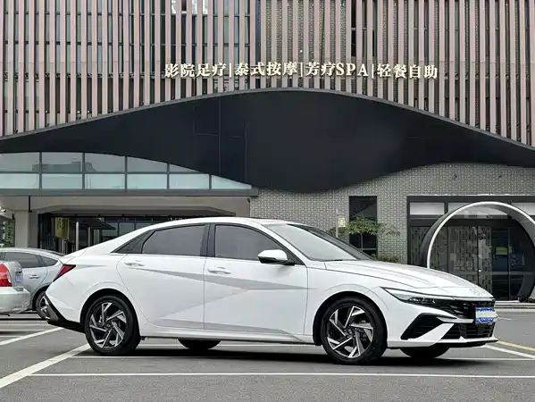 Hyundai Elantra 2024