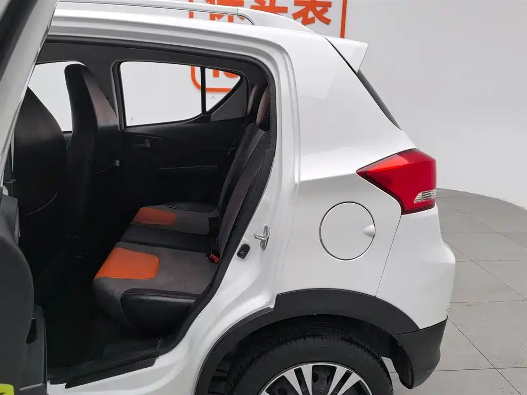 BAIC New Energy EC 2018 — фото 22