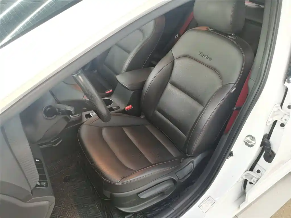 Hyundai Elantra 2019 — фото 11