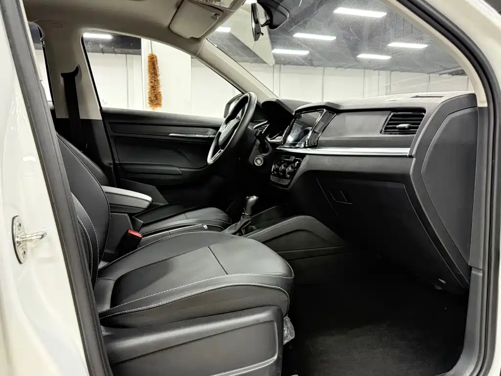 Skoda Octavia 2022 — фото 19