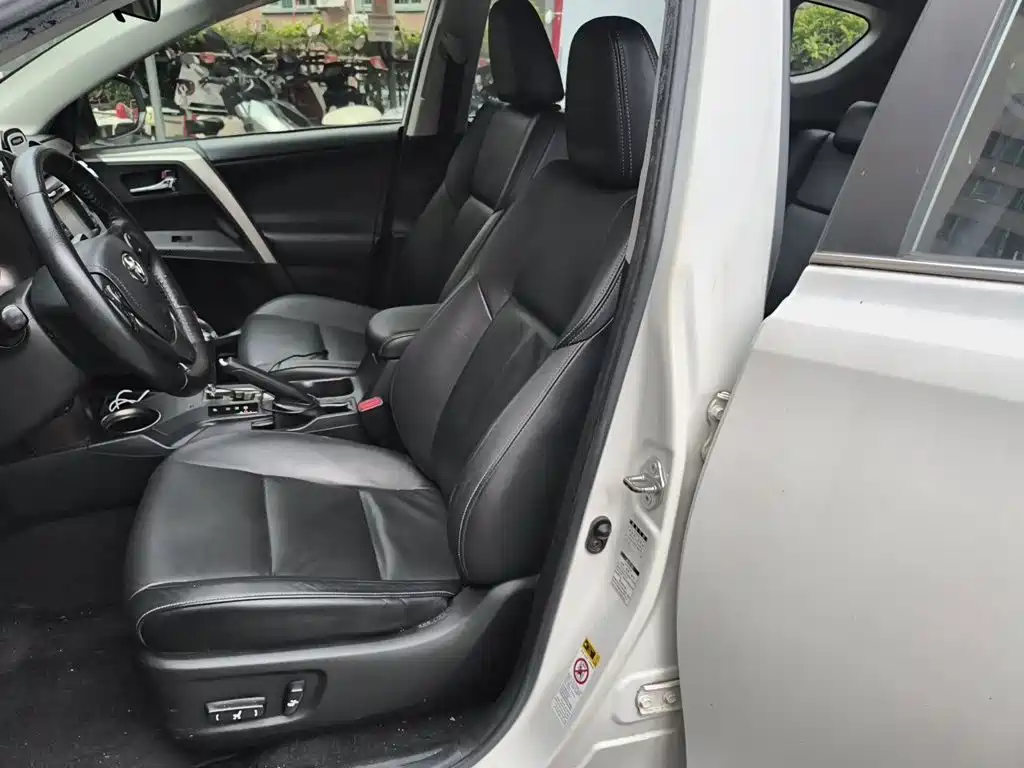 Toyota RAV4 2014 — фото 15
