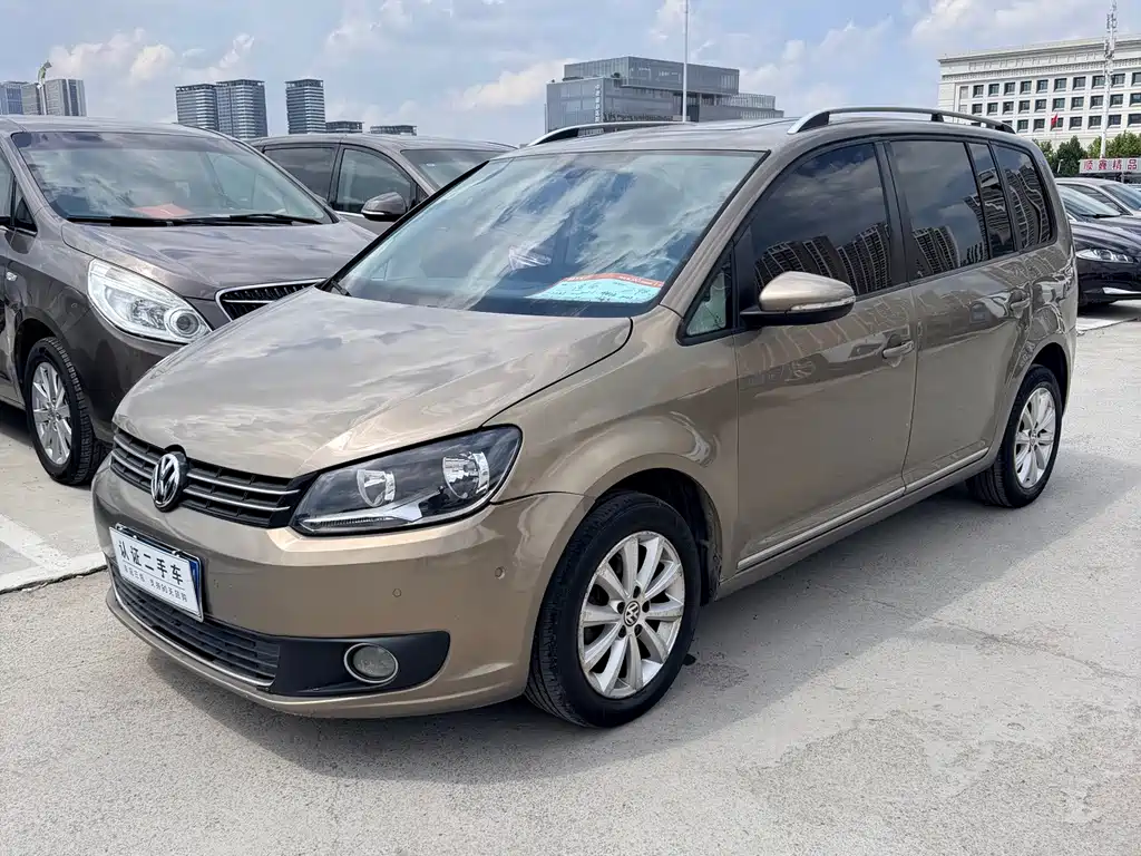 Volkswagen Touran 2015 — фото 1