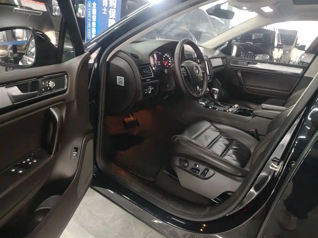 Volkswagen Touareg 2019 — фото 16