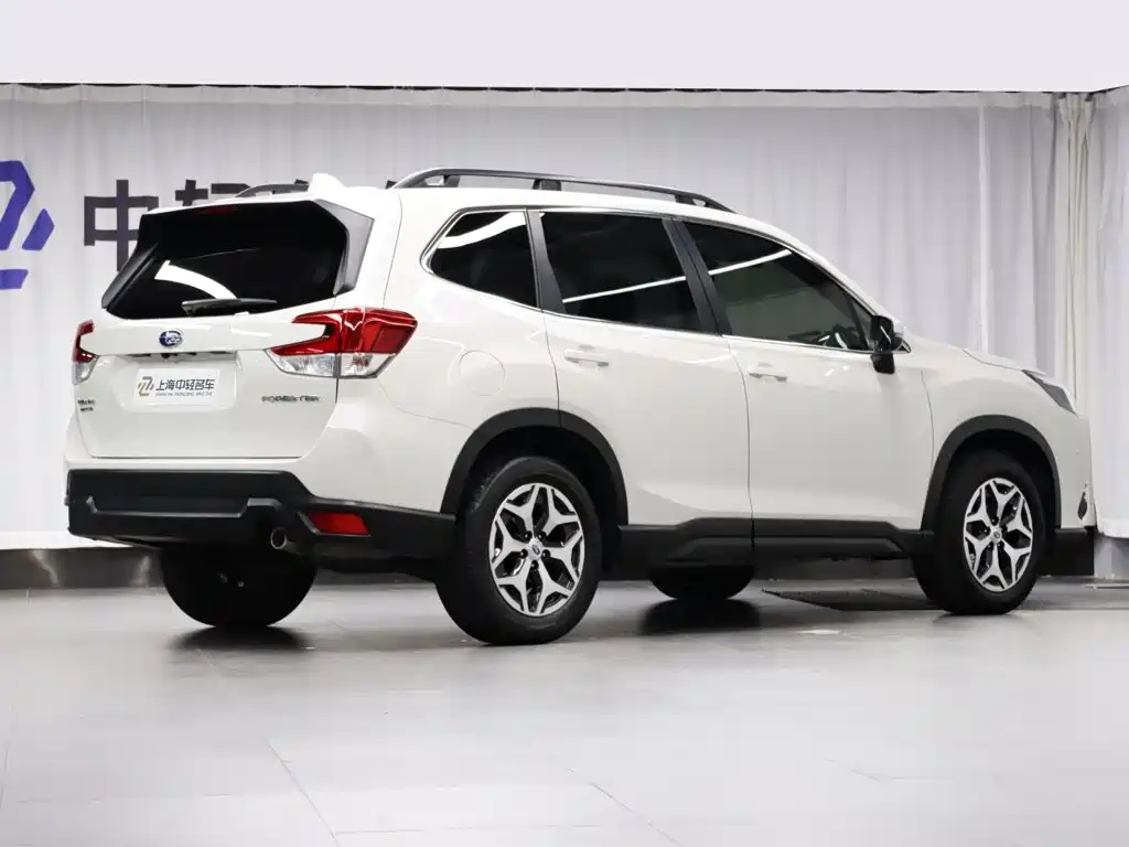 Subaru Forester 2023 — фото 3