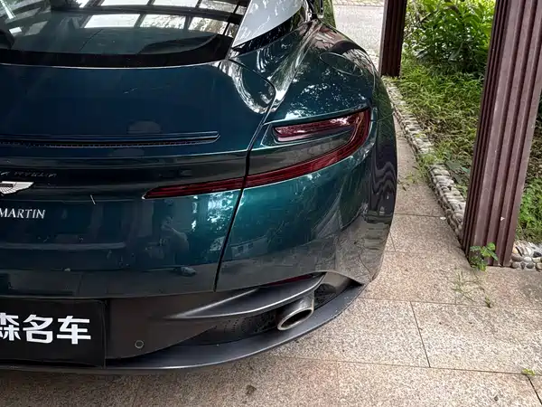Aston Martin DB11 2020